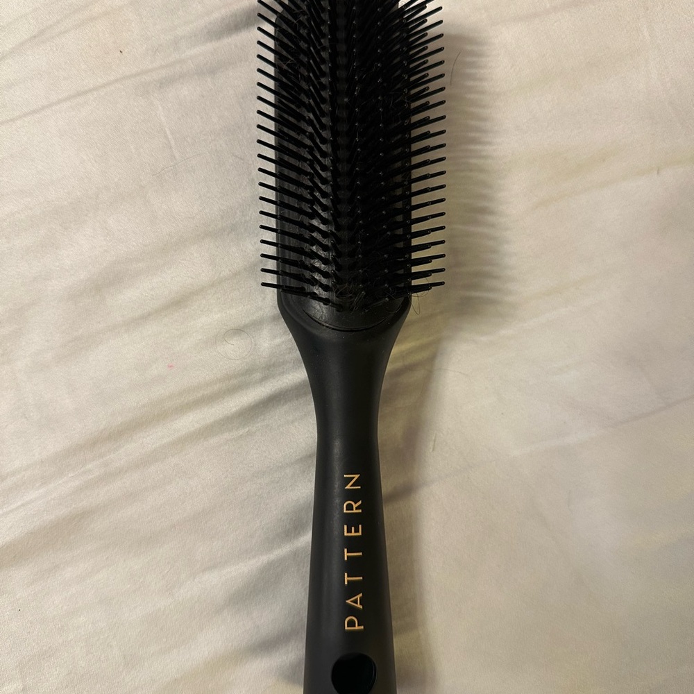 Shower Hair Brush that gently detangles curls, coils, and tight textures.